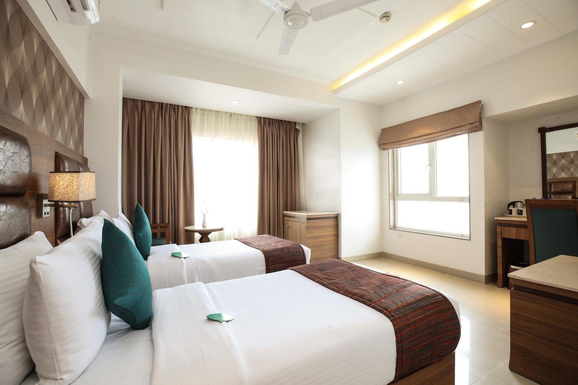 Click Hotel Nashik Exterior foto