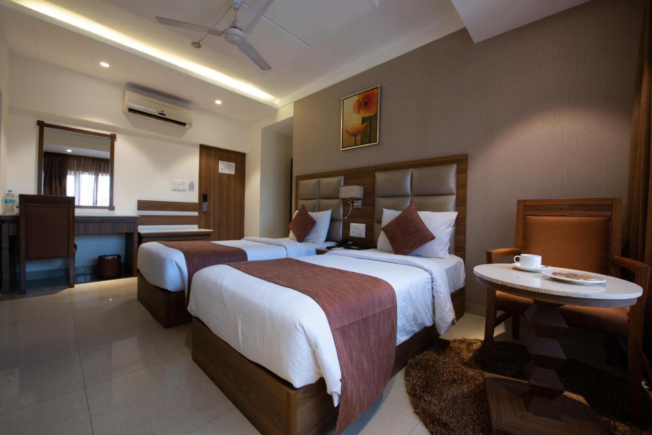 Click Hotel Nashik Exterior foto